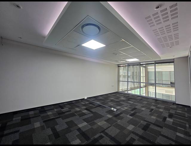 665M² OFFICE TO LET IN MAGALIESSIG